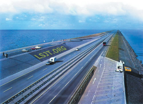 荷兰须德海水坝崩溃，造成洪水泛滥（转自：历史上的今天。com）