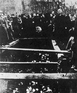 德国柏林工人总罢工并武装起义(历史上今天lssjt.cn)