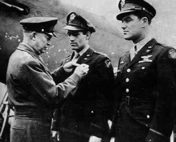 法西斯德国无条件投降，二战结束